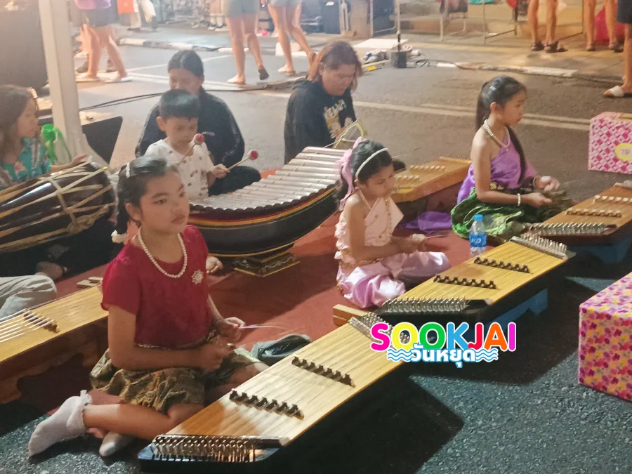 Phuket Walking Street, Lard Yai, taste Grandma Fon's steamed dumplings