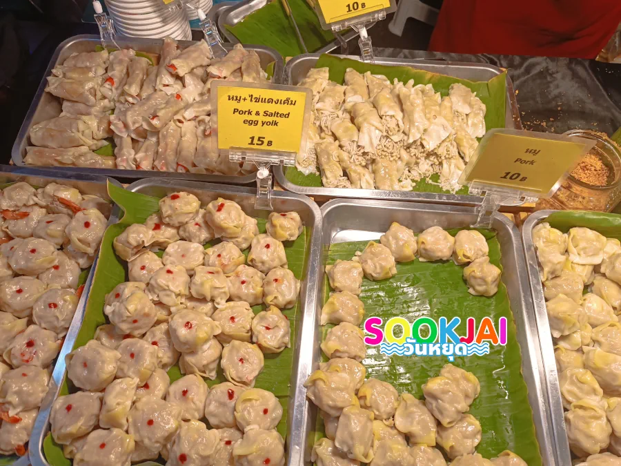 Phuket Walking Street, Lard Yai, taste Grandma Fon's steamed dumplings