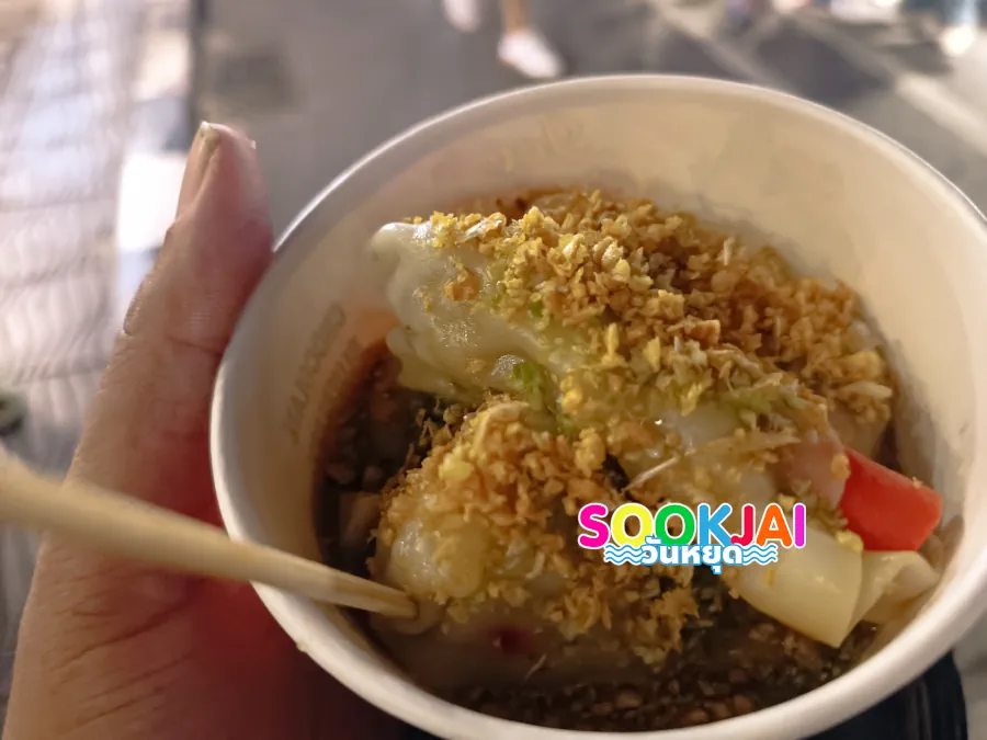 Phuket Walking Street, Lard Yai, taste Grandma Fon's steamed dumplings