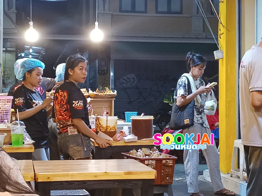 ฮีโร่หมูปลาร้า ร้านอร่อยถนนข้าวสาร อาหารเที่ยงคืนที่พึ่งคนกลับบ้านดึก