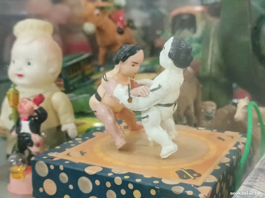 พิพิธภัณฑ์ล้านของเล่น Million Toy Museum และแกเลอรีอารมณ์ดีของ เกริก ยุ้นพันธ์