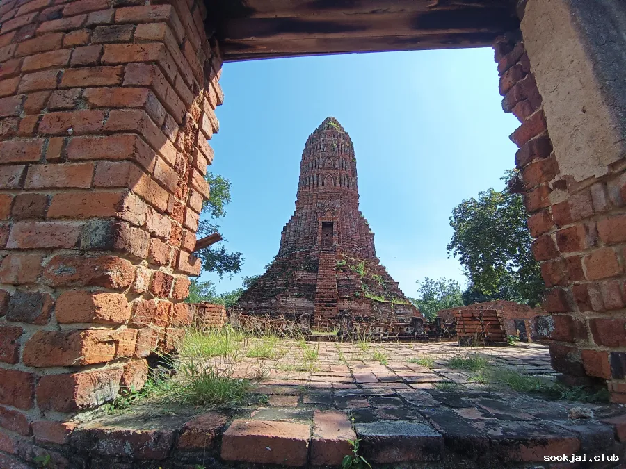 เศียรพระใหญ่ วัดวรเชษฐาราม (นอกเกาะเมือง) ชมโบราณสถานสงบร่มรื่นแห่งท้องทุ่งประเชต