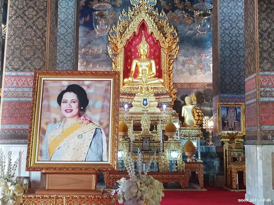 ชมภาพจิตรกรรม รัชกาลที่ 4 ทรงกล้องดูดาว ที่วัดเสนาสนาราม อยุธยา