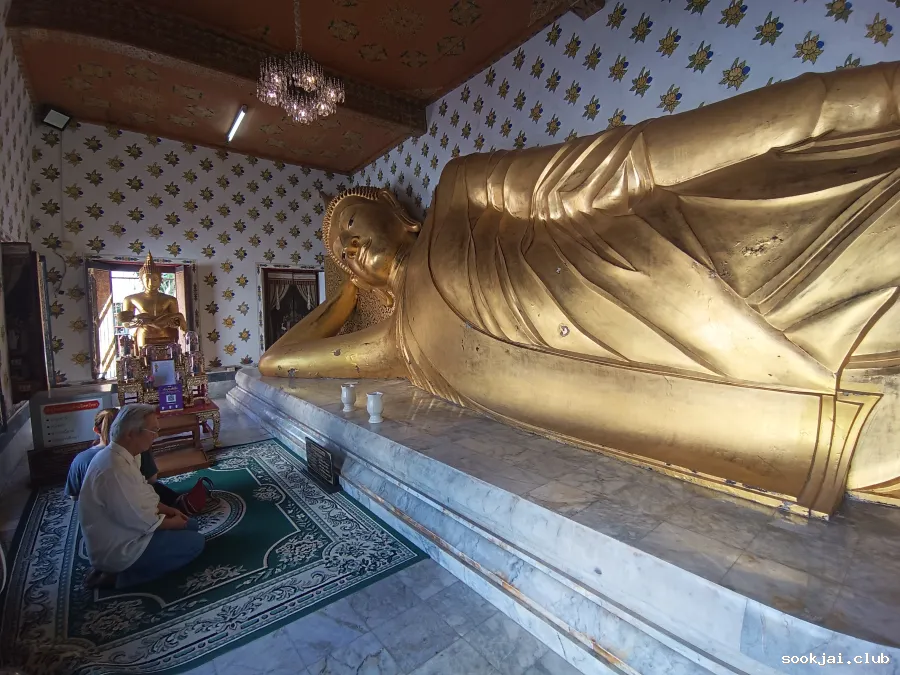 ชมภาพจิตรกรรม รัชกาลที่ 4 ทรงกล้องดูดาว ที่วัดเสนาสนาราม อยุธยา