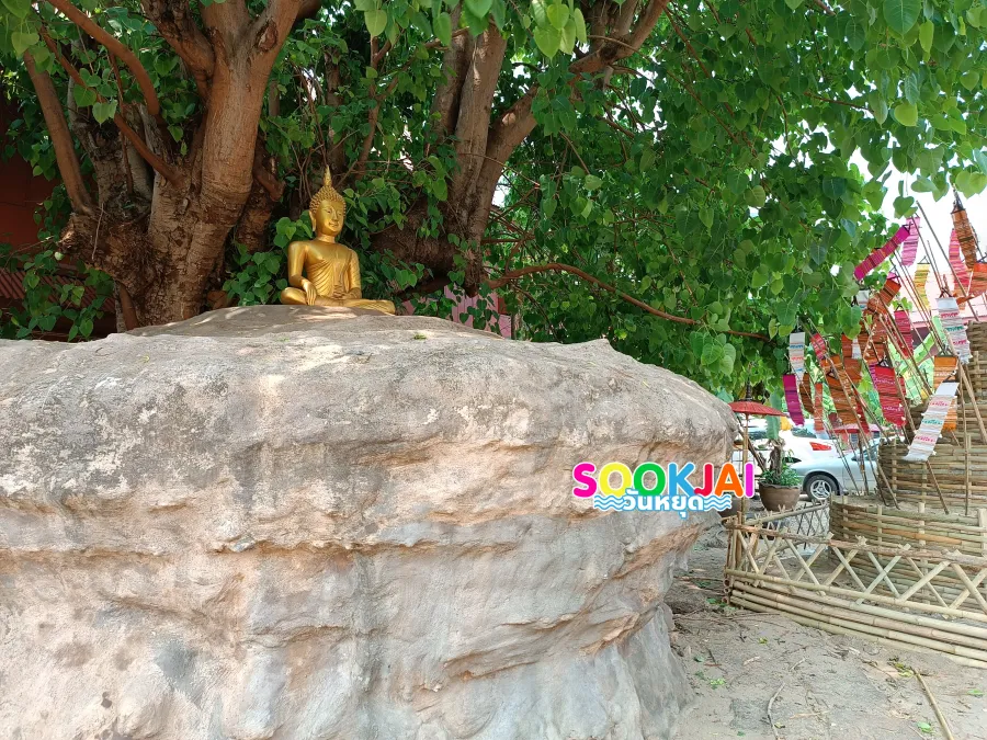 Visiting Wat Phan Tao, Chiang Mai, Admiring the Invaluable Golden Teak Viharn Hall, Experiencing Tranquility in the Heart of the Old City