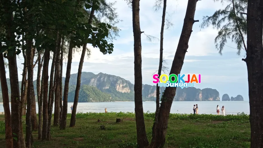 Nopparat Thara Beach, Krabi: A stunning marine national park where you can walk across to an island during low tide