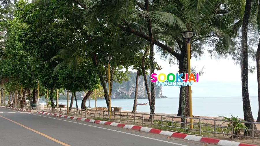 Nopparat Thara Beach, Krabi: A stunning marine national park where you can walk across to an island during low tide