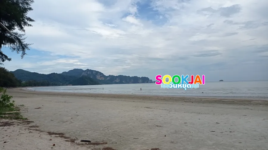 Nopparat Thara Beach, Krabi: A stunning marine national park where you can walk across to an island during low tide