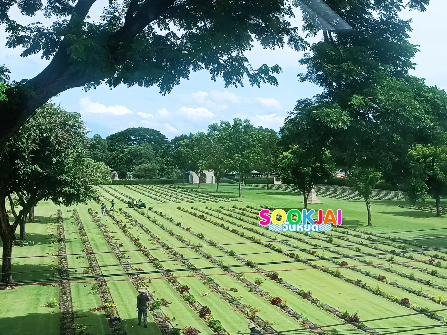 สุสานทหารสัมพันธมิตรดอนรัก กาญจนบุรี: รำลึกอดีตและสันติภาพใจกลางเมือง