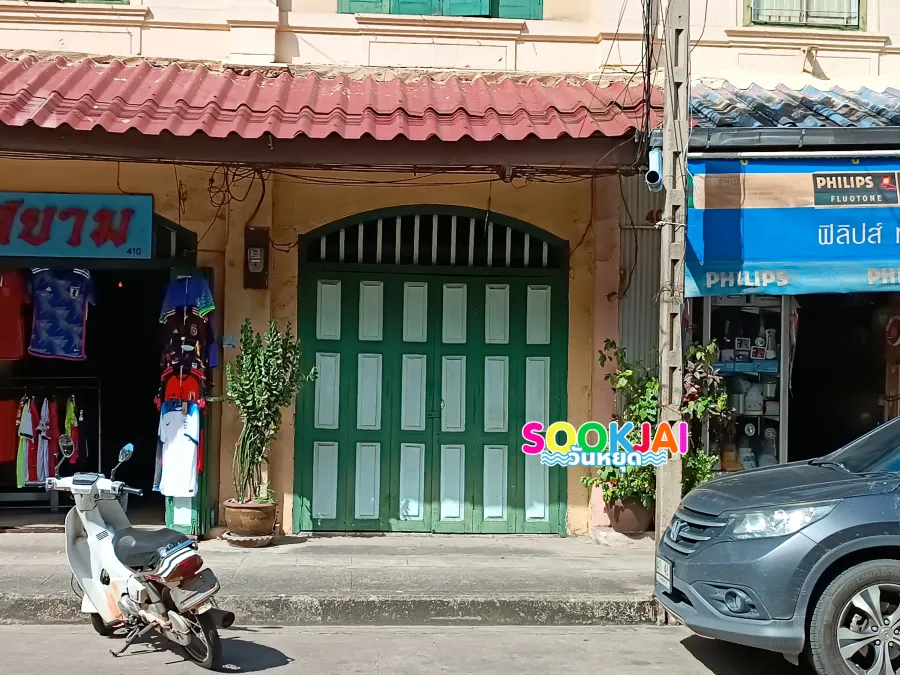 Trace back Paet Riu! Stroll and take photos in the old town area, from Phanit Road to the beautiful Prachin Buri Provincial Building