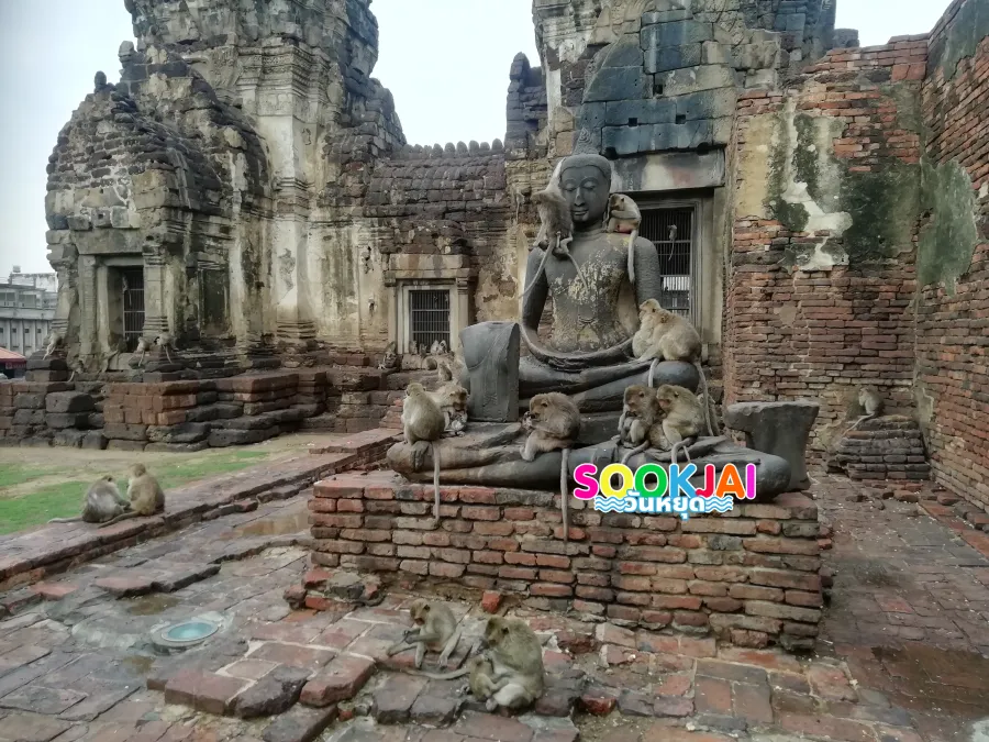 พระปรางค์สามยอด