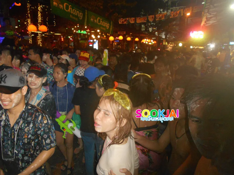 Songkran Khao San Road 2026, 3 days 3 nights of fun splashing, a world-class water splashing spot that party-goers must not miss!