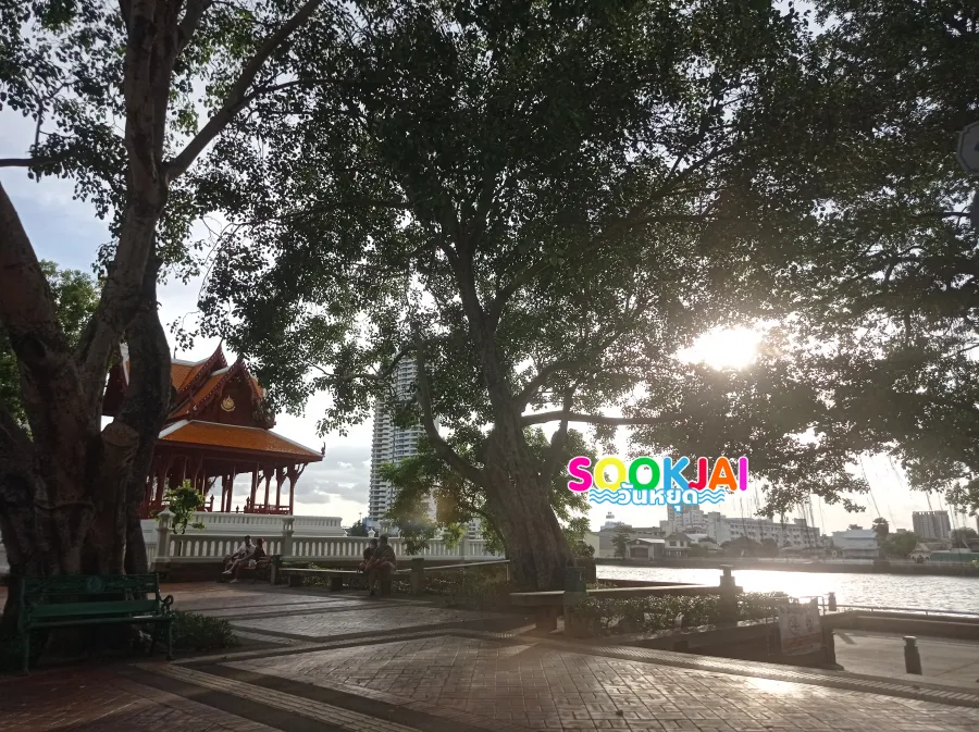 เช็กอิน "สวนสันติชัยปราการ" ชมป้อมพระสุเมรุ ดื่มด่ำวิวแม่น้ำเจ้าพระยาและสะพานพระราม 8