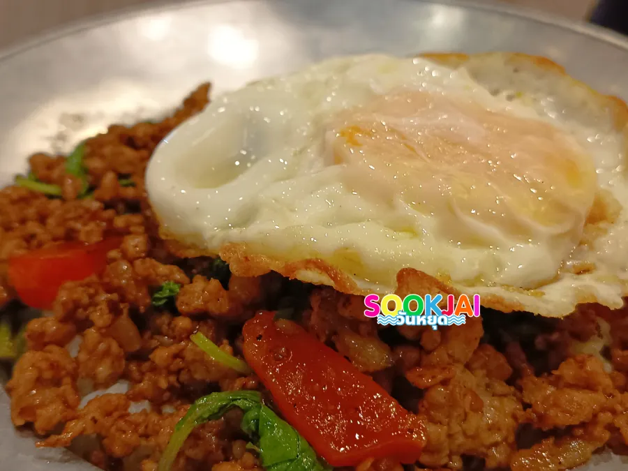 Khiang Thanon Phra Athit