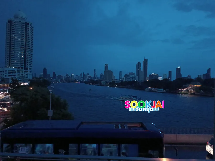 สวนลอยฟ้าเจ้าพระยา จุดชมพระอาทิตย์ตกดินสุดโรแมนติก แลนด์มาร์กสีเขียวข้ามแม่น้ำเจ้าพระยา