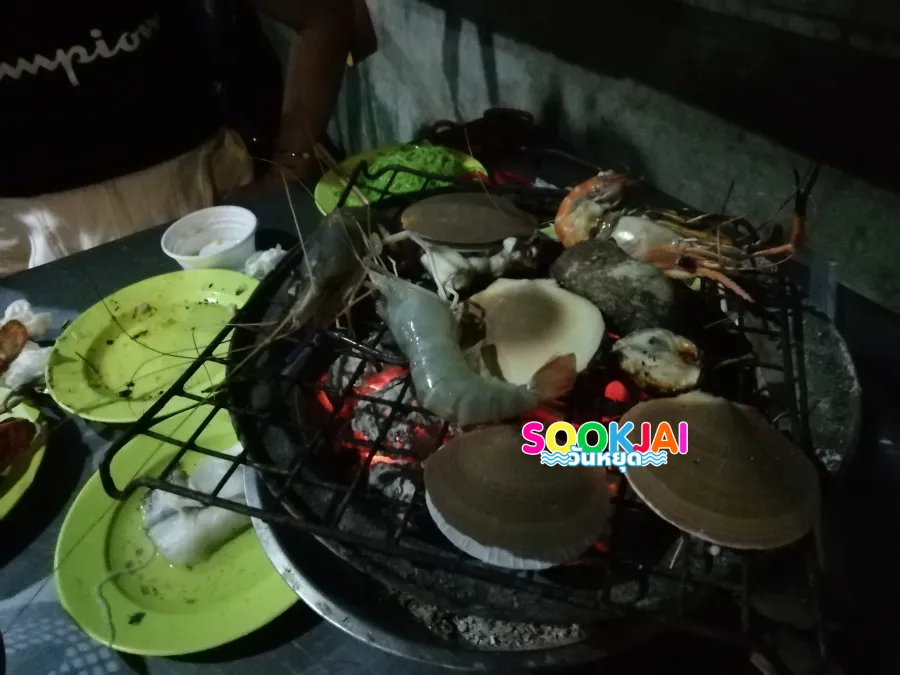 Rim Nam Mookrata Pinklao Bangkok