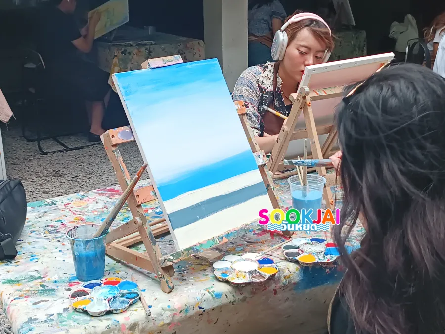 ปักหมุด "ใต้บ้านคาเฟ่" คาเฟ่ลับสายอาร์ตย่านหัวลำโพง วาดรูปเพลินในวันหยุด | sookjai วันหยุด