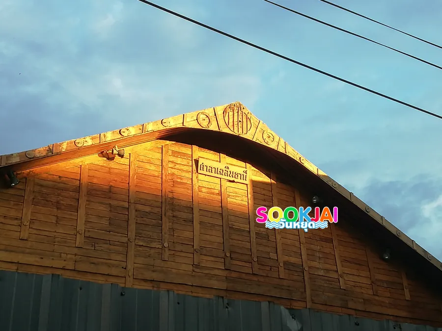 Travel to Nang Loeng, an old district in the heart of the city. Taste legendary food and admire classic architecture.