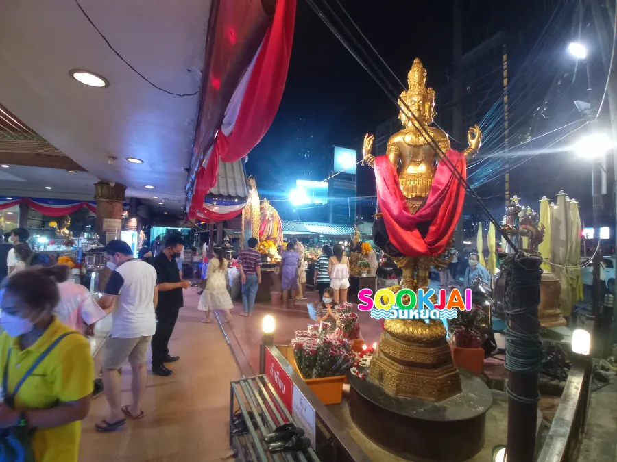 ตะลุย ตลาดห้วยขวาง สวรรค์คนนอนดึก แหล่งรวมของกินและสินค้าแฟชั่นเปิดโต้รุ่ง