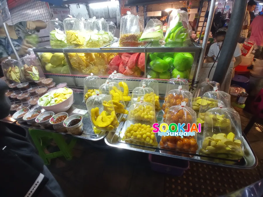 ตะลุย ตลาดห้วยขวาง สวรรค์คนนอนดึก แหล่งรวมของกินและสินค้าแฟชั่นเปิดโต้รุ่ง