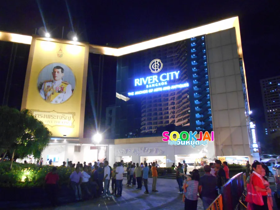 River City Bangkok, an art-focused riverside shopping center on the Chao Phraya River, a hip art landmark near Si Phraya Pier