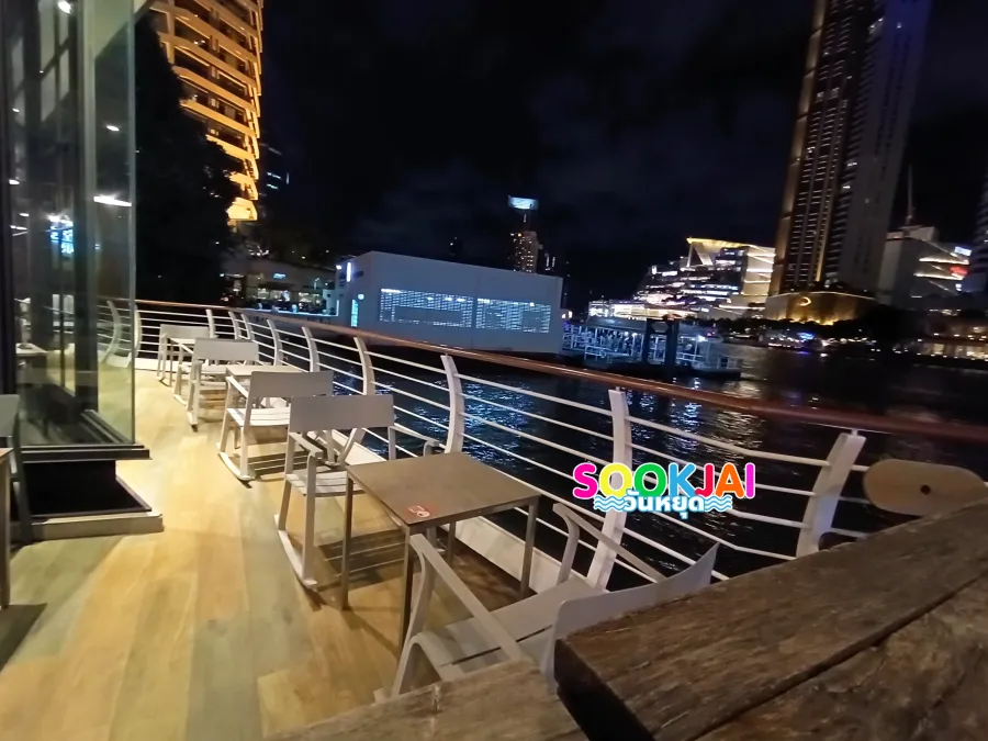 The Coffee Club River City Branch: Enjoy premium coffee with a romantic view of the Chao Phraya River bend.