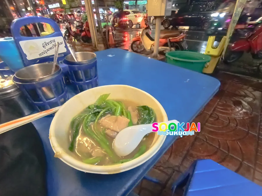 Jeh Ouan Rad Na Yod Phak, Yaowarat: Champion-Level Deliciousness on the Footpath in the Heart of the City