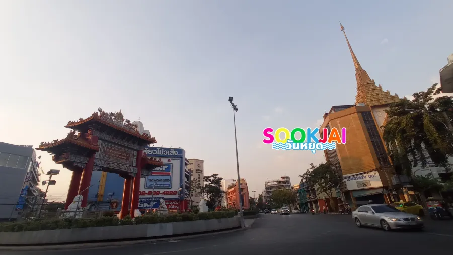 ซุ้มประตูเฉลิมพระเกียรติ 6 รอบพระชนมพรรษา แลนด์มาร์คเยาวราช และปรากฏการณ์หมูเด้งบุกกรุง