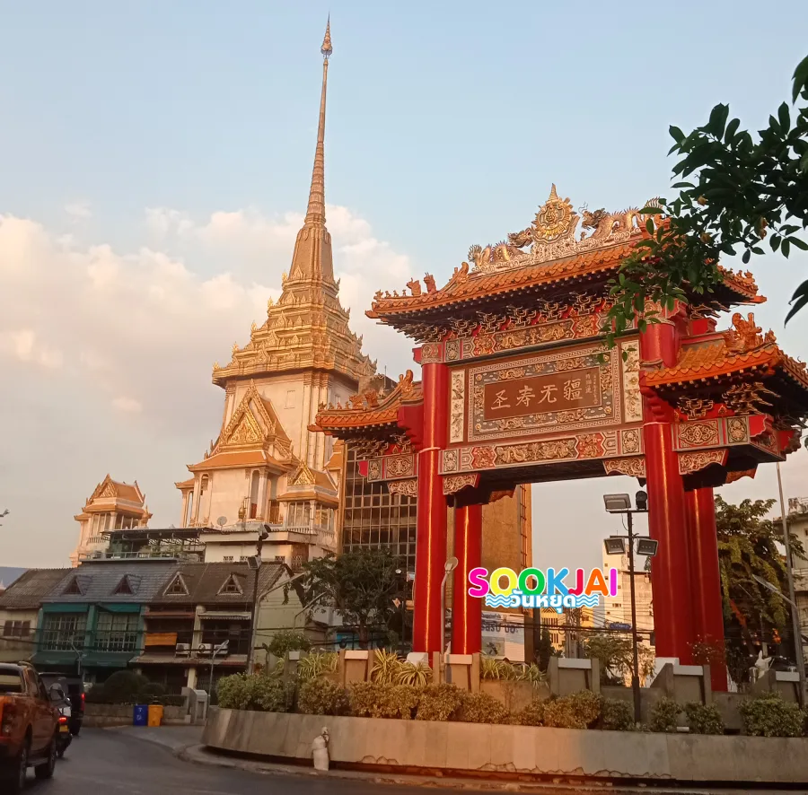 ซุ้มประตูเฉลิมพระเกียรติ 6 รอบพระชนมพรรษา แลนด์มาร์คเยาวราช และปรากฏการณ์หมูเด้งบุกกรุง