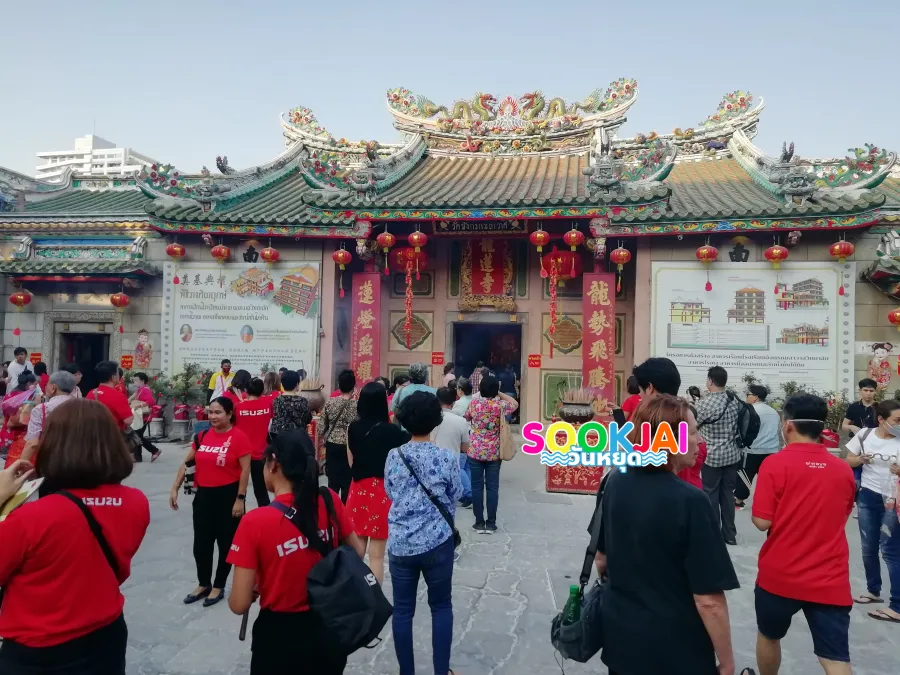 Wat Mangkon Kamalawat (Leng Noei Yi), a true landmark for believers, worshiping to ward off bad luck and enhance good fortune in Yaowarat