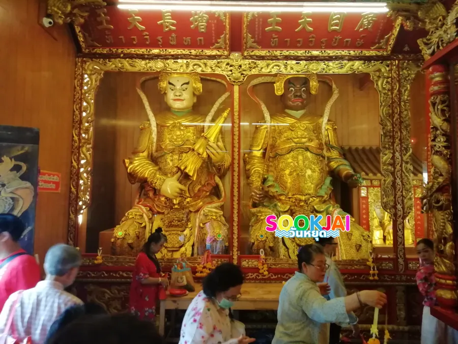 Wat Mangkon Kamalawat (Leng Noei Yi), a true landmark for believers, worshiping to ward off bad luck and enhance good fortune in Yaowarat