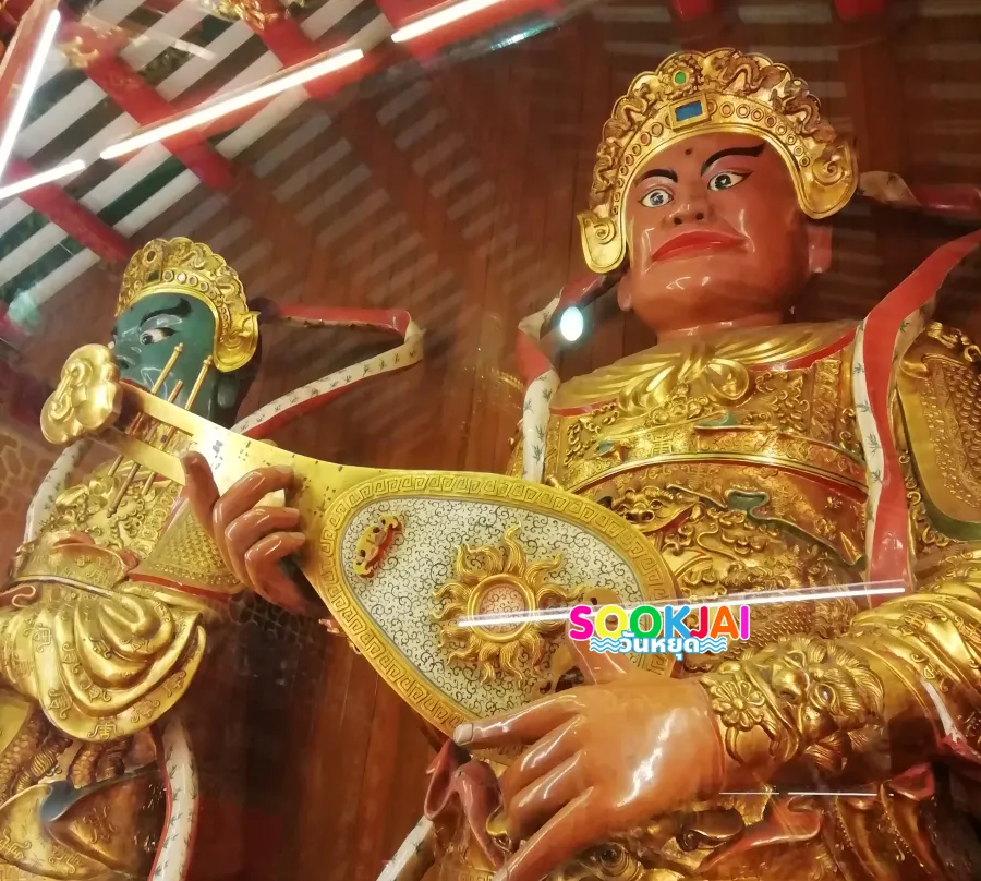 Wat Mangkon Kamalawat (Leng Noei Yi), a true landmark for believers, worshiping to ward off bad luck and enhance good fortune in Yaowarat