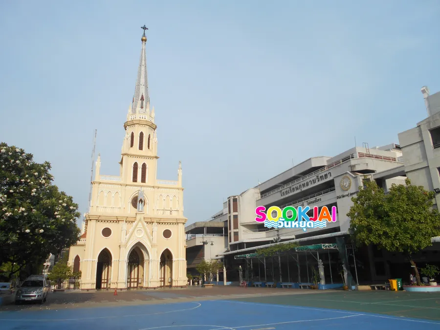 ยลความงาม โบสถ์กาลหว่าร์ สถาปัตยกรรมกอทิกริมน้ำเจ้าพระยา และตำนานศรัทธาที่แยกตัวจากซางตาครูซ