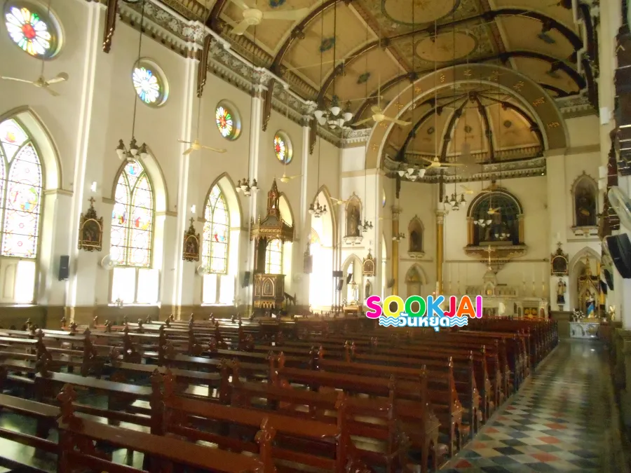 ยลความงาม โบสถ์กาลหว่าร์ สถาปัตยกรรมกอทิกริมน้ำเจ้าพระยา และตำนานศรัทธาที่แยกตัวจากซางตาครูซ