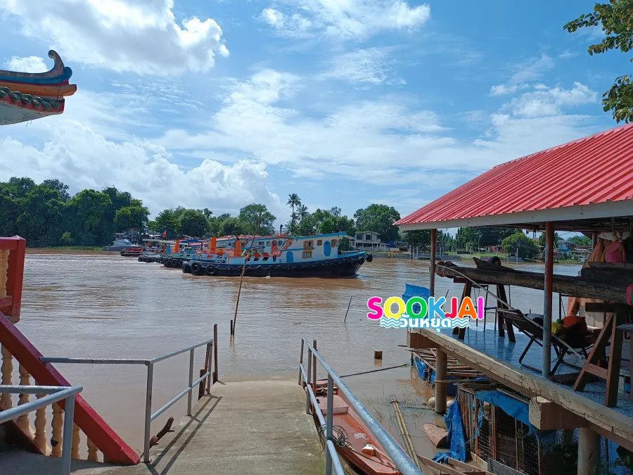 สักการะ "ศาลเจ้าพ่อปากน้ำแม่เบี้ย" ขอพรริมน้ำเจ้าพระยา สัมผัสศรัทธาแห่งคุ้งน้ำอยุธยา