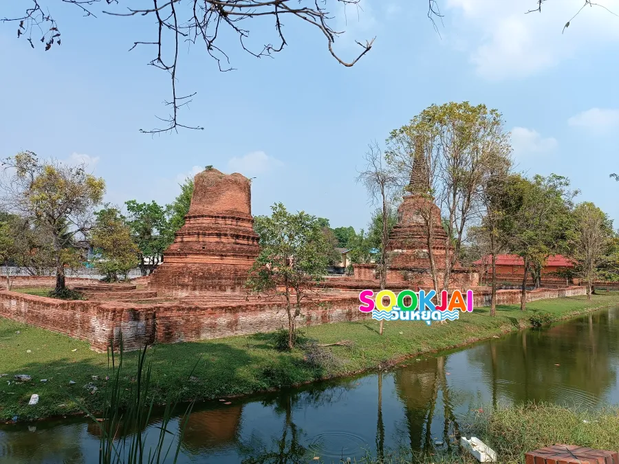 Check in at "Wat Hastadawas", Ayutthaya, admire the ancient ruins in the middle of the water, a paradise for pre-wedding photography lovers. Phra Nakhon Si Ayutthaya
