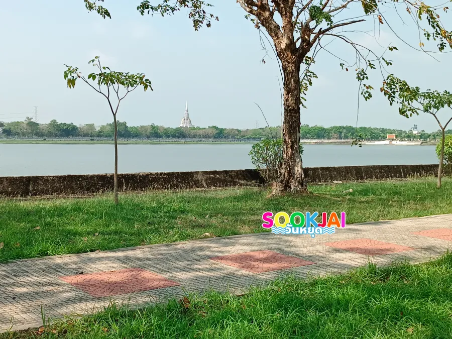 พักผ่อนรับลม "อ่างเก็บน้ำภูเขาทอง" อยุธยา พิกัดชิลล์ริมน้ำข้างเจดีย์สีขาวระดับตำนาน