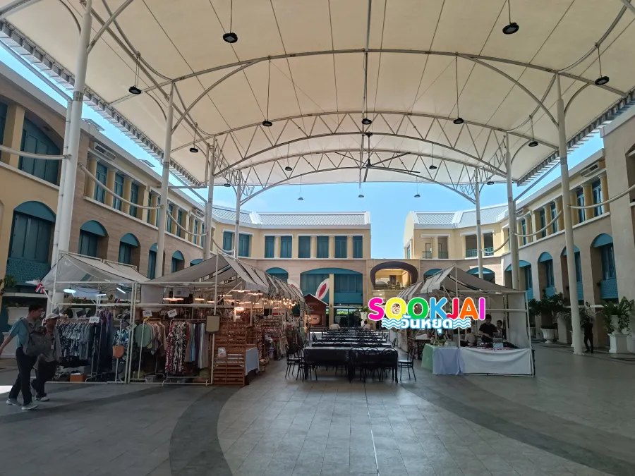 Tha Chang's new look! Check-in to Wang Luang area, walk the beautiful market, see the Chao Phraya River view, and the magnificent pier museum