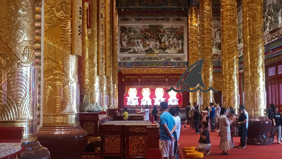 ศาลเจ้าไต้ฮงกงหยกขาว เฉลิมพระเกียรติ 72 พรรษา