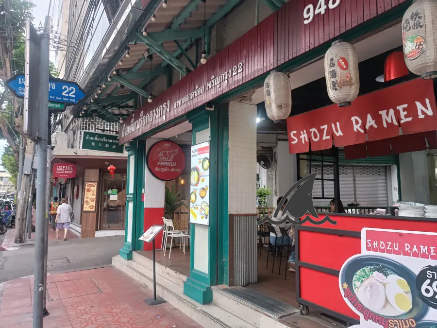 Klang Krung Boat Noodles at Charoenkrung Soi 22 Entrance, Talat Noi
