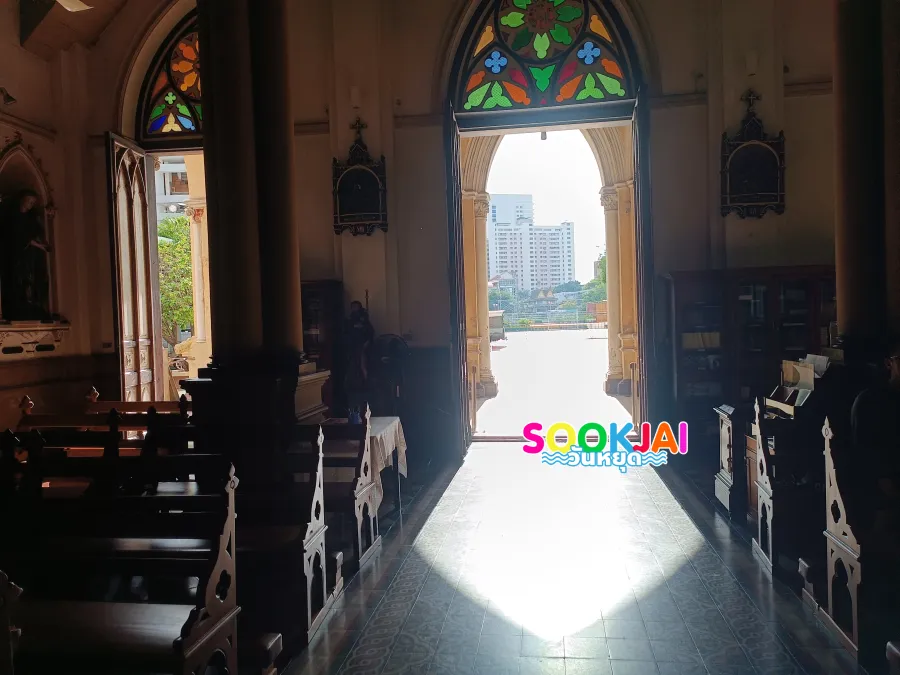 Discover the Beauty of Kalawar Church: Gothic Architecture by the Chao Phraya River and a Tale of Faith Separated from Santa Cruz