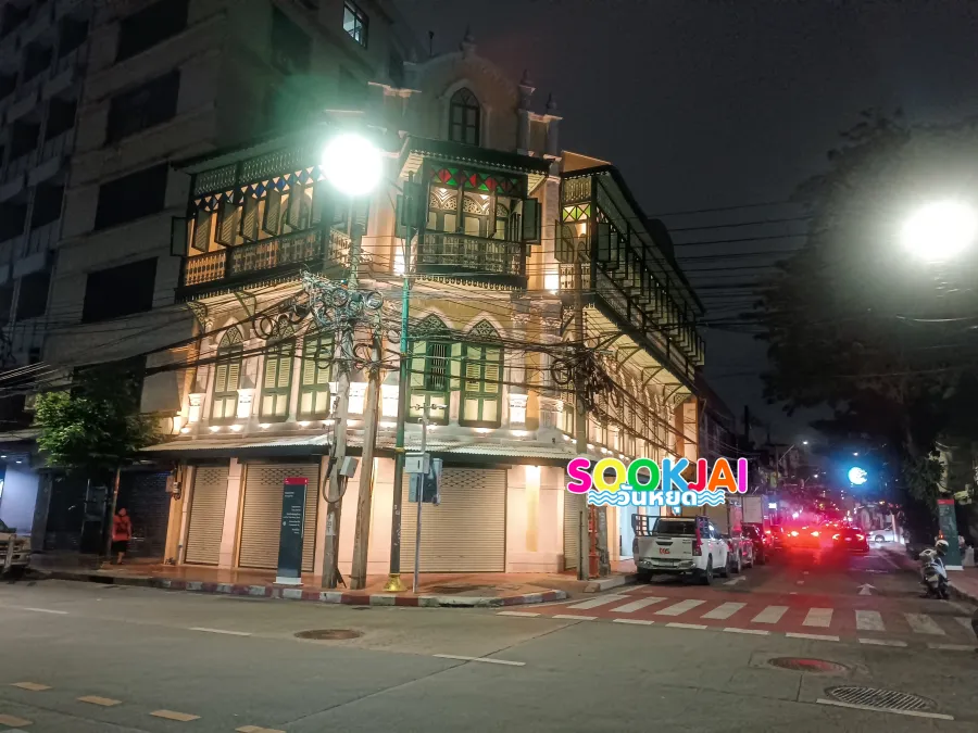 Tuk Kaek Building, Head of Song Wat Road, Ratchawong Pier, Timeless Grandeur