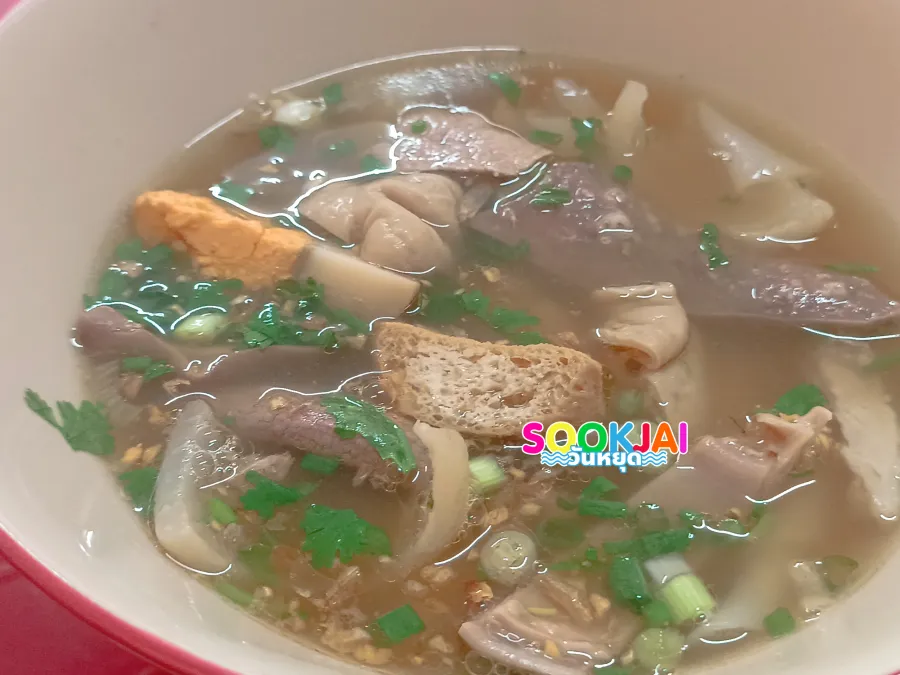 Jae Noi's Kuay Jab: Chan Road's Delicious Gem, Hidden in the Alley