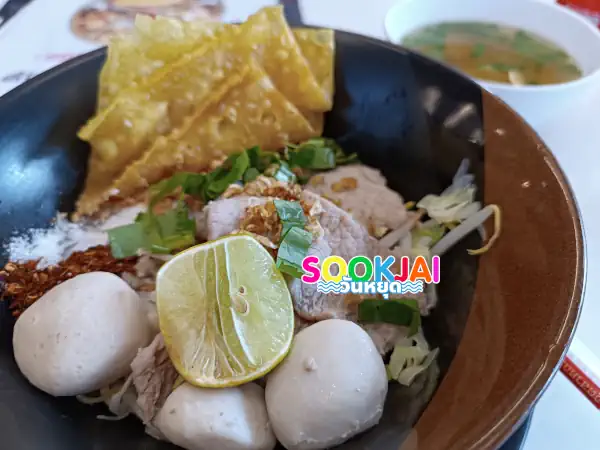 ก๊วยเตี๋ยวเคาะระฆัง ร้านอร่อยบางบัวทอง ตรงลิ่วๆ มาเลย อยู่ปั๊ม ปตท. ไทรน้อย