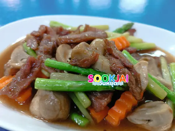 ร้านอร่อยพัทยา อยู่หน้าวอล์กกิ้งสตรีท ชื่อสั้นๆ ฟ้าพัทยา ปรุงอาหารไทยจีนรสชาติภัตตาคาร มาเลยๆ